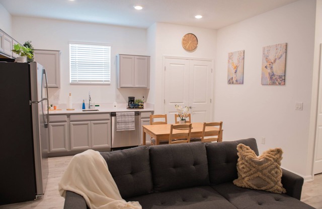 Private One Bedroom Apartment at Bartow