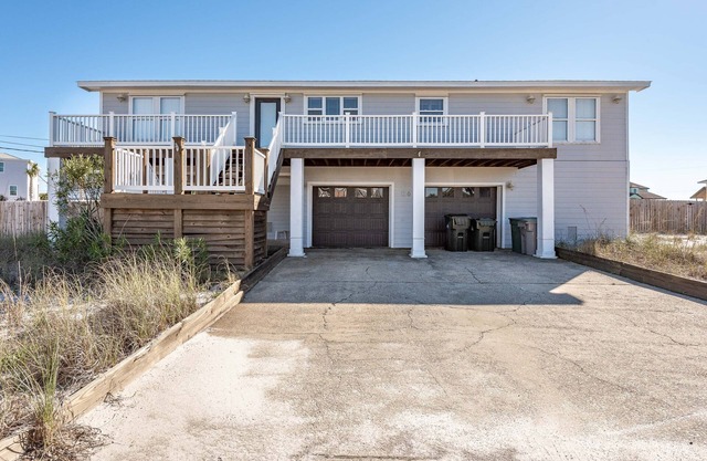 Private Pool! 6/5 bedroom 3/2 baths Sleeps up to 19