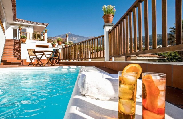 Private: pool&lounge area, terrace with views [H]