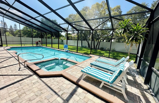 Private Pool Home 4 bd 3 ba with 2 King Master Suites Sleep 10 near AMI and IMG
