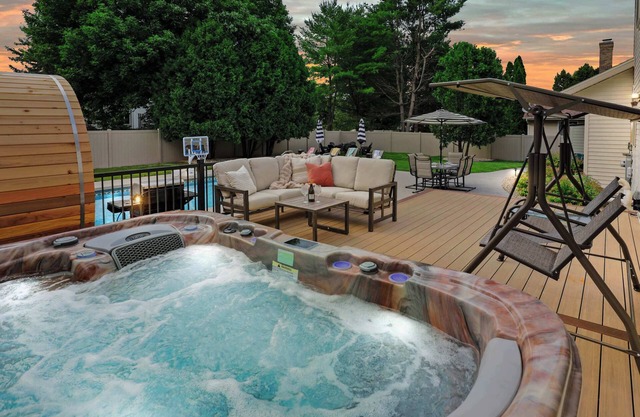 Private Pool - HOT TUB - Sauna - Game Room - Pets