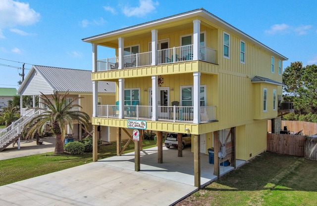 PRIVATE POOL, PRIVATE HOME, SHORT WALK TO BEACH!