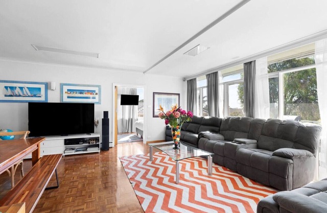 Private quad guest suite w/free parking