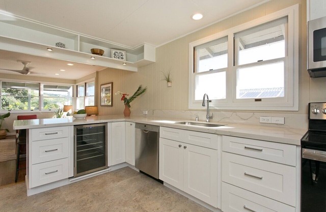 Private Renovated Manoa Cottage