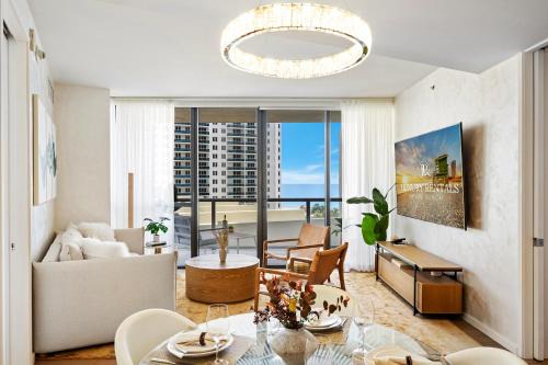 Private Residence at South Beach - 811