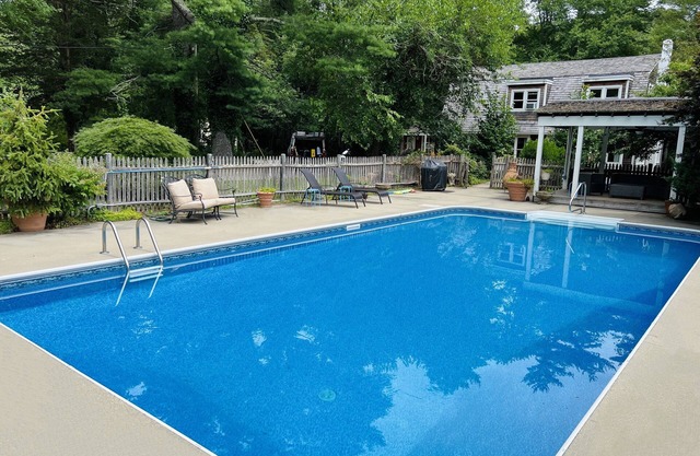 Private Riverfront w Pool/Hot Tub/Cabins. Sanctuary for Family/Friend Gatherings