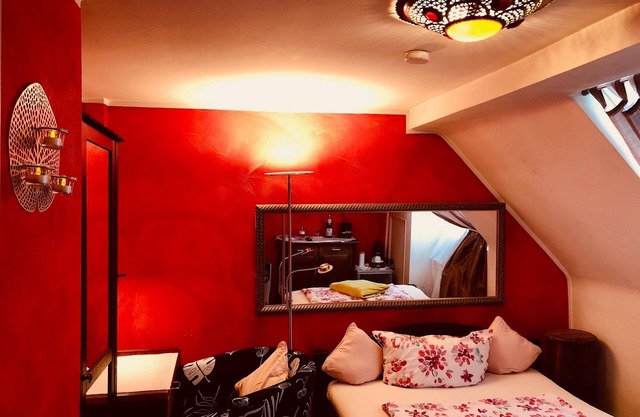 Private Room on 2nd Floor for Business, Study & Training-300MBit,SmartTV