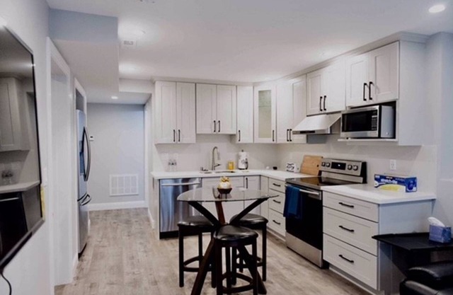 Private Suite 1Bd1Ba Living Room Kitchen in Decent and Convenient Neighborhood