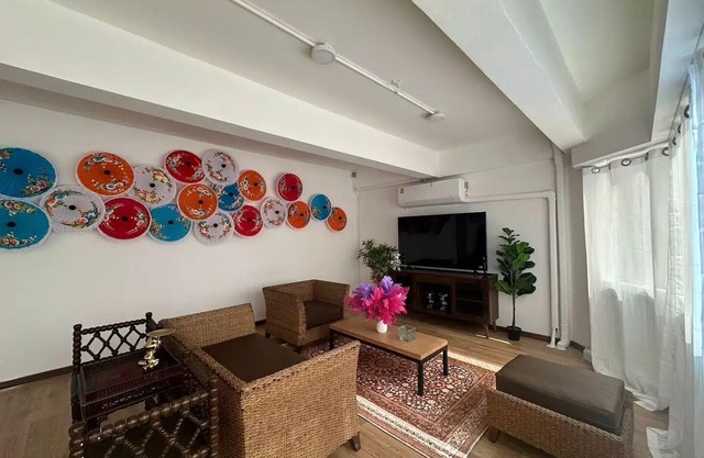 Private Full-Floor Spacious 5BR in China Townnn