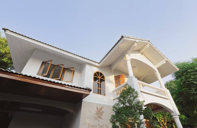 Private garden view house near famous temple