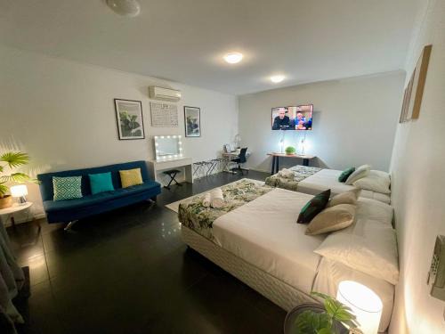 Private unit in Whitehaven Crescent