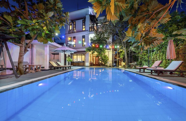 Private Villa 7BRs w/Amazing Pool & Garden