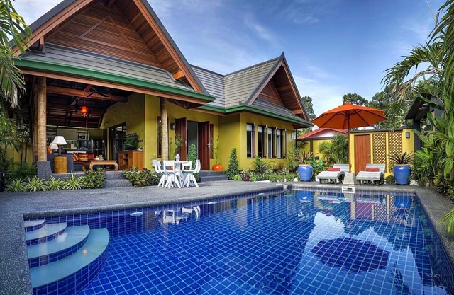 Private Villa with Swimming pool, jetted Plunge Pool, Lotus Pond, Free Transfers