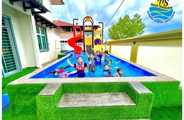 Private Water Park at Cozy House HS Sweet Homestay