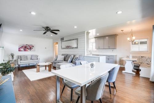 Private Zen Garden and Fireplace Chic Hayward Oasis