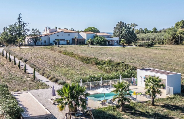 Privatization of the Domaine's gîtes for 15 people with swimming pool, jacuzzi and brazier