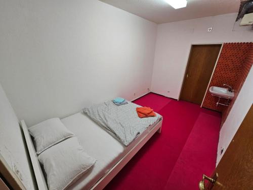 Privatzimmer -Neptun- mit gemeinsamer Küche und Bad in der Altstadt Chur