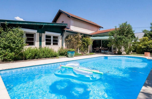Proche de Bordeaux,entre le Vignoble Bordelais et le Bassin D'arcachon, au Calme
