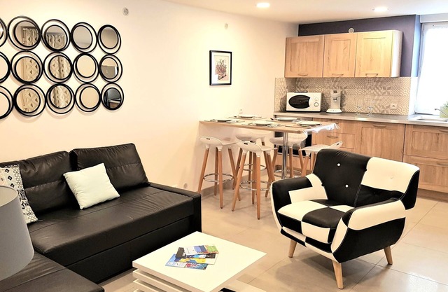 Promo August. quiet hyper center. Beach, port. Parking, housekeeping. Maritime shuttle