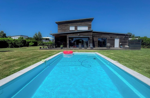 PROMO ! Vacation home in Loctudy, private heated pool