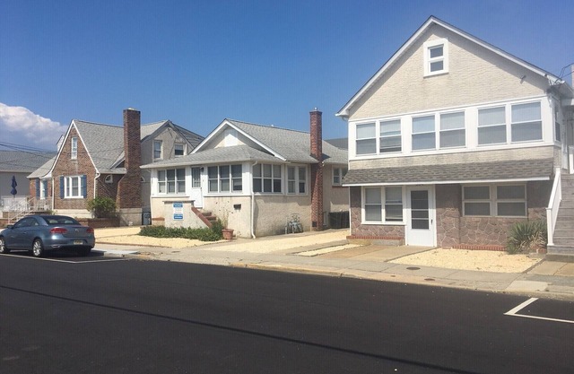 PromPlex -Large Group rentals - Up to 3 large houses on one property