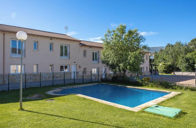 Property In A Holiday Village 'Las Gargantas De Gredos' with Mountain View and Air Conditioning