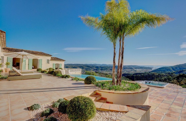 Provencal Luxury Villa with pool and panoramic view