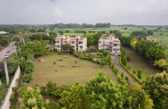 Puravida -14 BHK farmhouse, near Westin Sohna