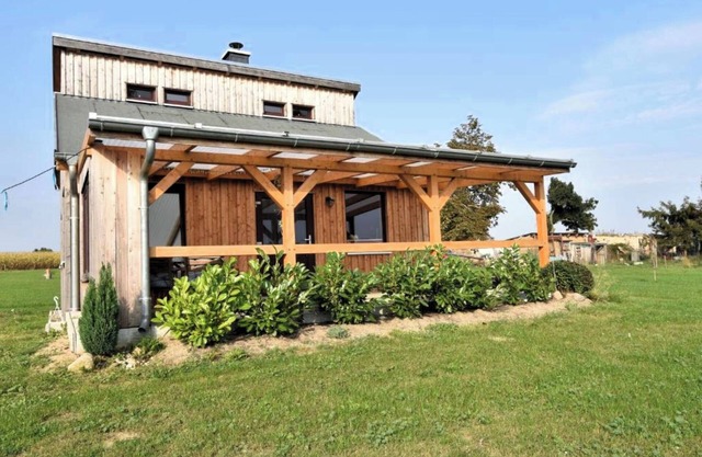 Pure nature in lakeside holiday home