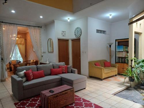 Puri Nusa Indah,Cozy, Large, Near Bogor City