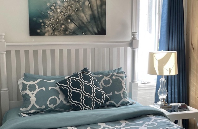 Quiet location 20 minutes from Quebec City, river view & access, swimming pool 241802