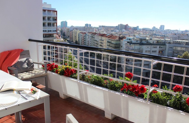 QUAD AVENUE 2BR 2BA, 2 Balconies, Garage, A.C. (Cold or heat), with city view
