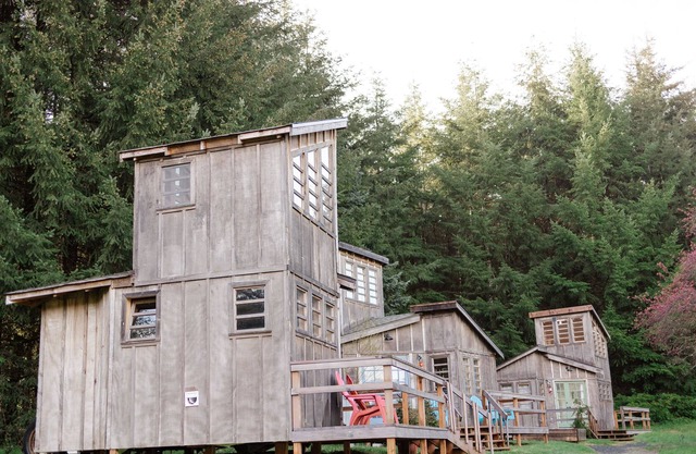 Quaint cabin farm stay with hot tub!