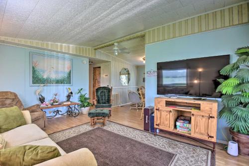 Quaint Country Cottage - Boat, Golf and Explore!