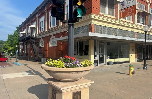 Quaint Downtown Studio
