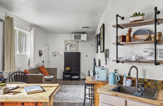 Quaint Monument Retreat