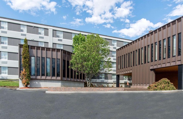 Quality Hotel & Suites