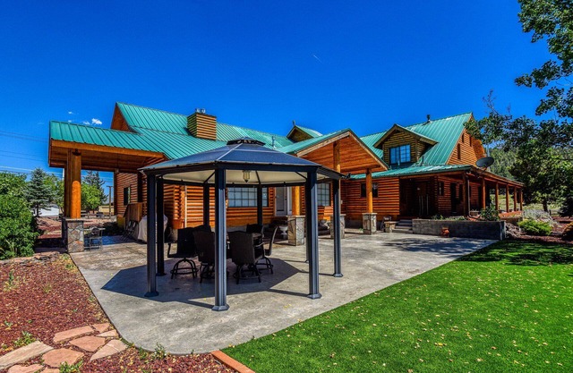Quarter Horse Lodge | Grand Southwest Cabin | Sleeps 16+ | Amazing Views | Near Grand Canyon