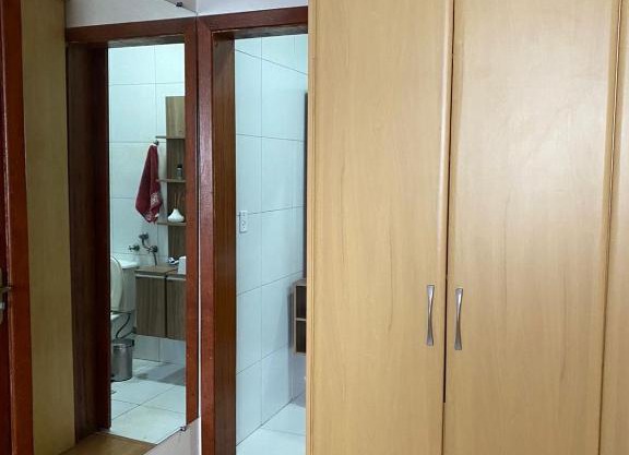 Quarto em Casa na rua mais linda da Cidade