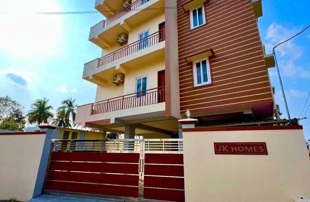 Queen's Hotel Service Apartment Salem