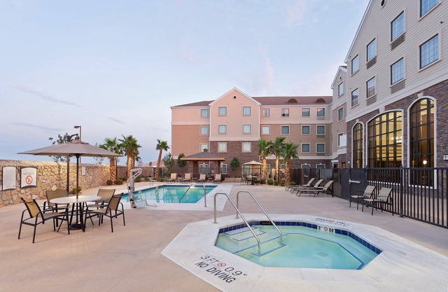Queen Suite | Free Daily Breakfast, Outdoor Pool Access + 24h Business Center