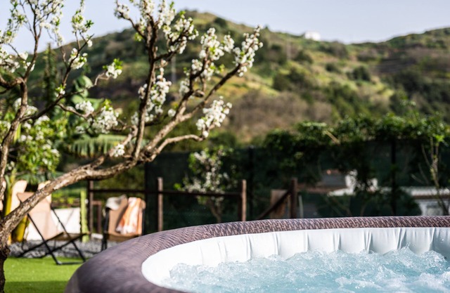 Quiet and cozy rural house with Jacuzzi and Barbecue