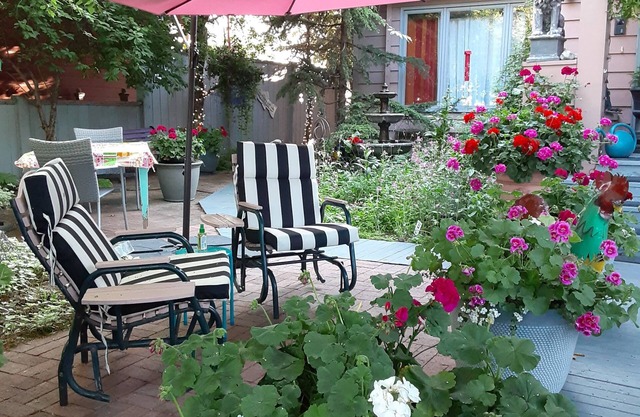 Quiet apartment in the Airport Heights neighborhood. Close to Hospitals.