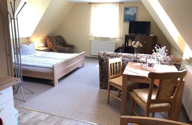 Quiet apartment with playground for 3 people - Through the forest to the beach