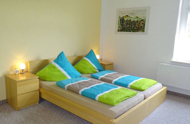 Quiet, central and large apartment for up to 8 people, terrace, near the Elbe