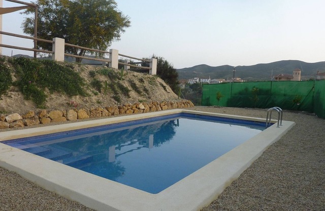 Quiet Country Cottage, Close to the sea, totally private pool and house