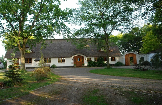 Quiet country house idyll between the seas - under thatch - with garden use