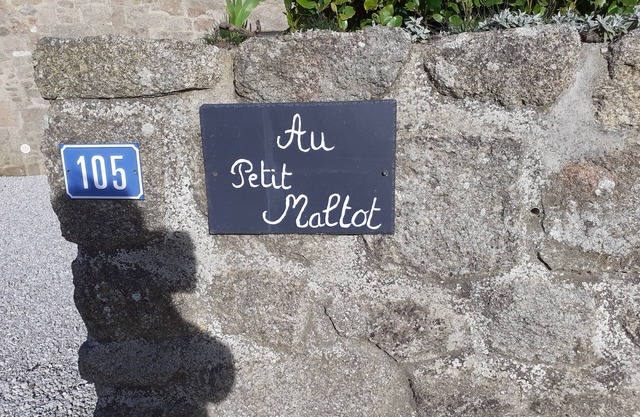 Quiet fisherman's cottage, 400 m from beach, sea view. Ideal for families