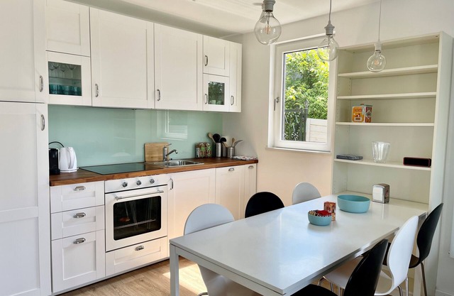 Quiet garden house with good transport links to the center