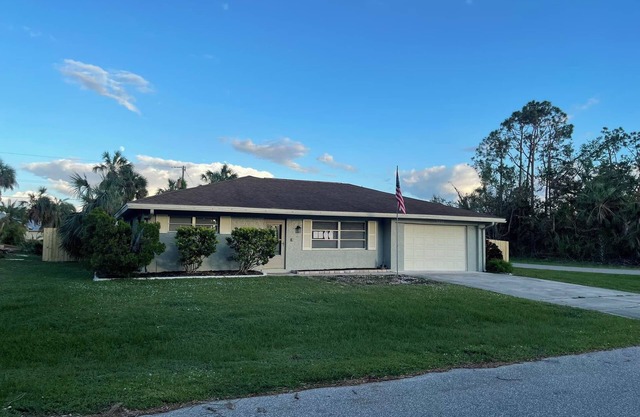 Quiet home with heated pool and privacy fence! Pet friendly!
